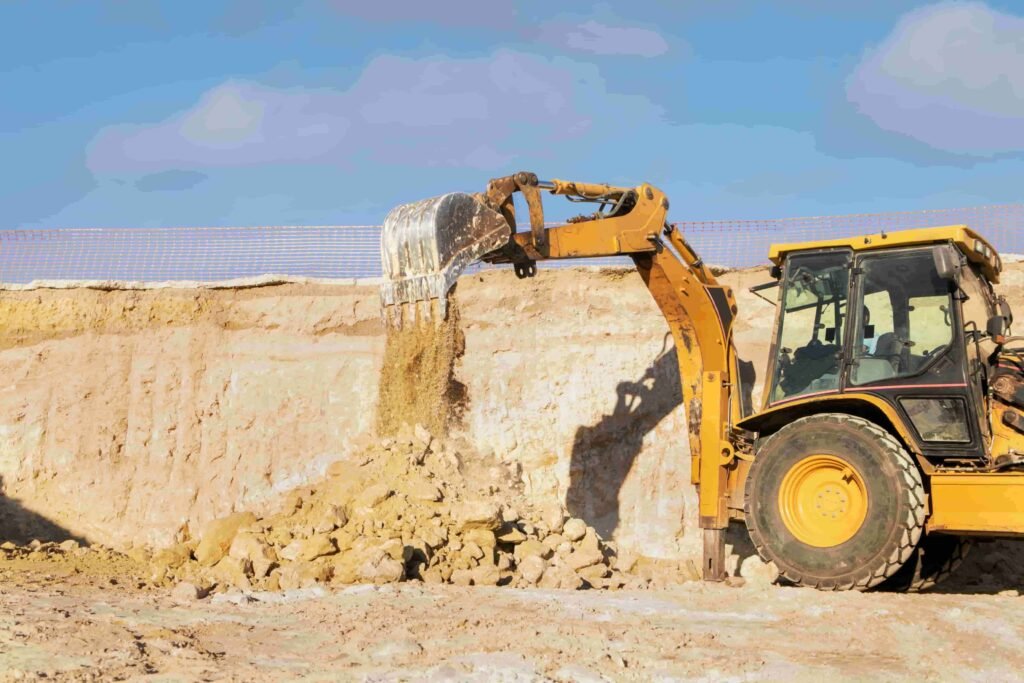 retroexcavadora cat excavadora cavando en el suelo la luz del dia (2) (1) (1)